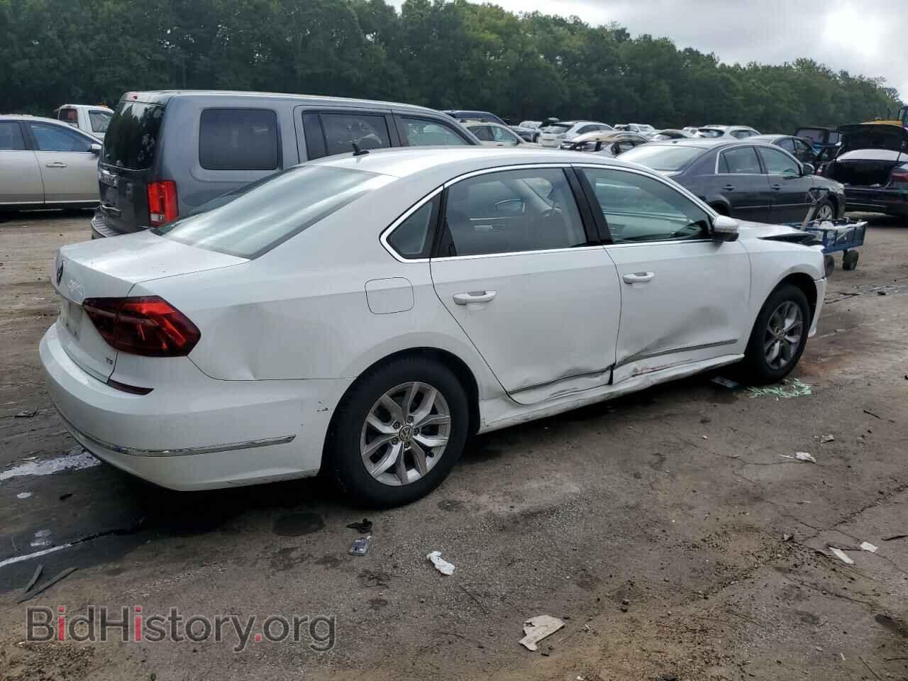 2017 VOLKSWAGEN PASSAT - VIN: 1VWAT7A39HC002205 - Фото 3