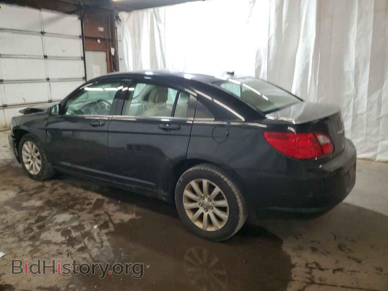 2010 CHRYSLER SEBRING - VIN: 1C3CC5FB2AN117131 - Фото 2