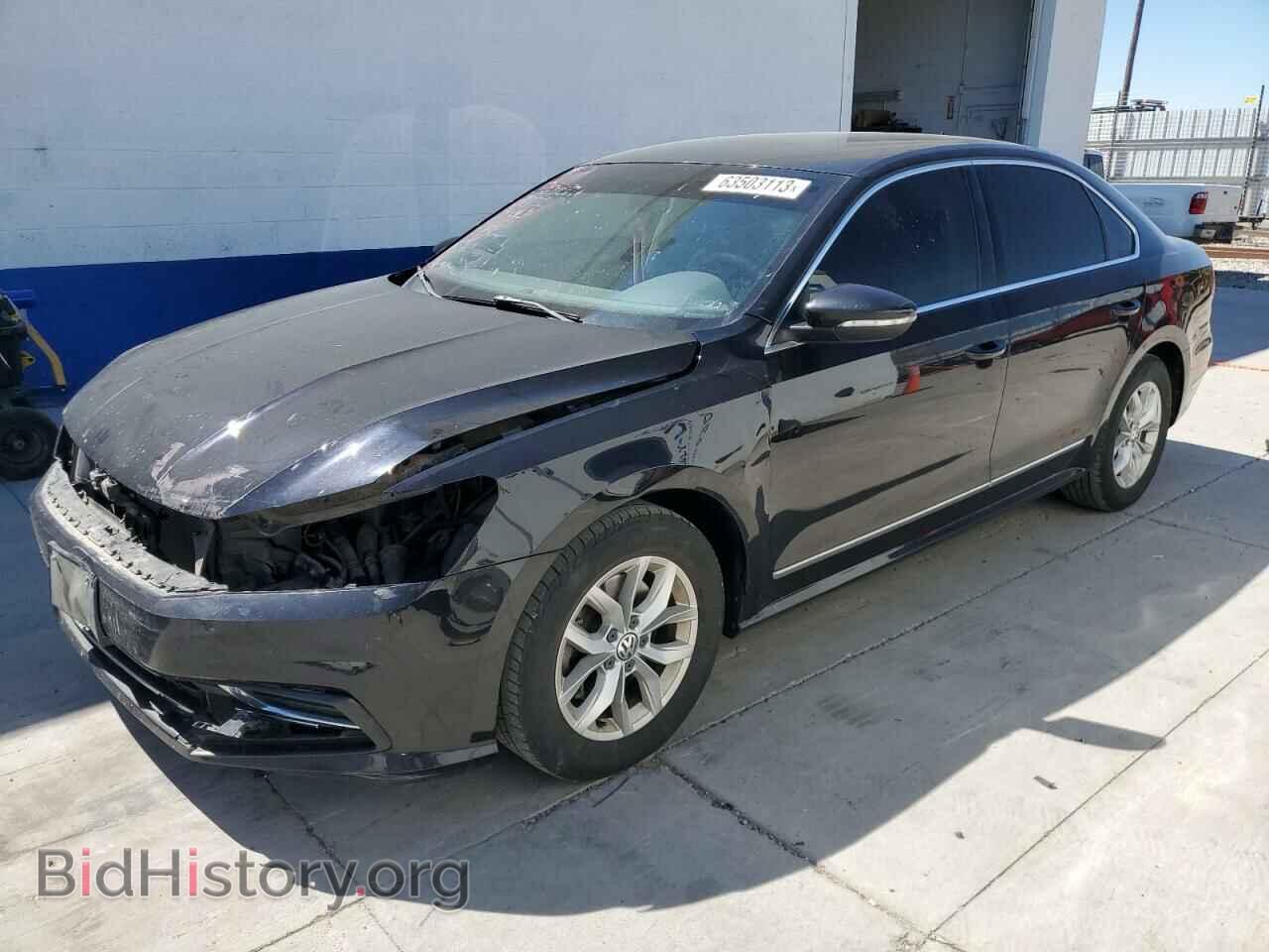 Photo 1VWAT7A30HC012458 - VOLKSWAGEN PASSAT 2017