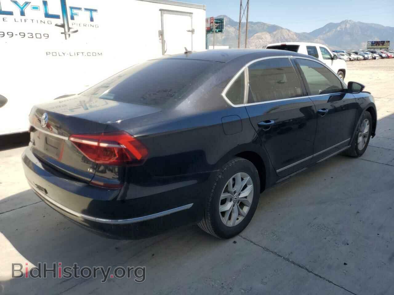 2017 VOLKSWAGEN PASSAT - VIN: 1VWAT7A30HC012458 - Фото 3