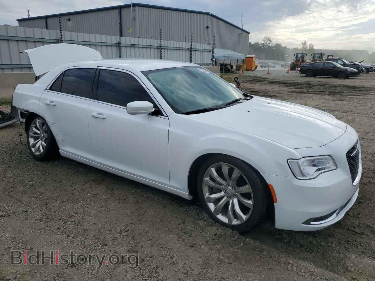 2019 CHRYSLER 300 - VIN: 2C3CCAAG5KH760840 - Фото 4