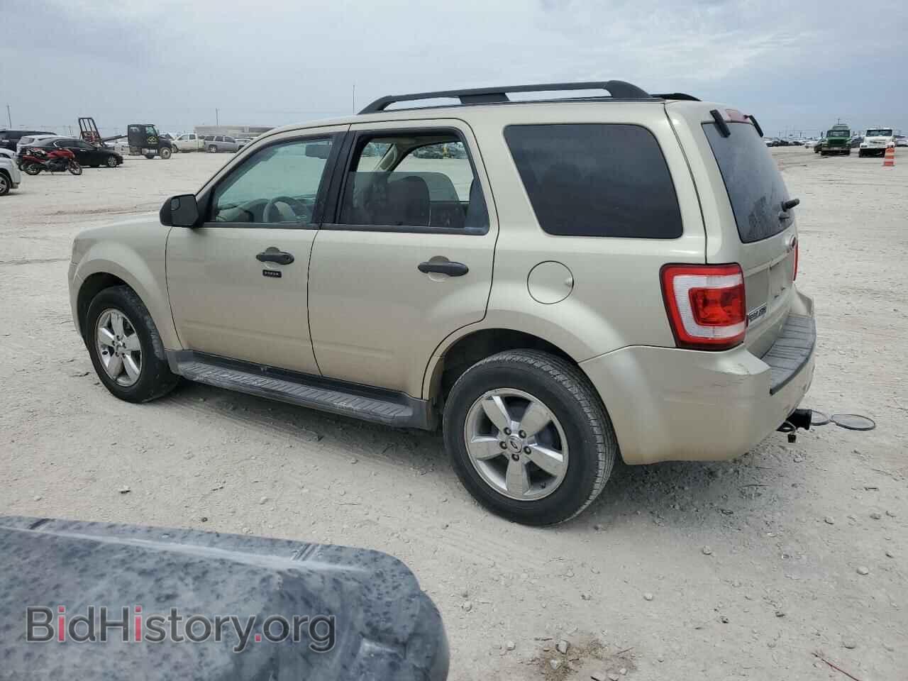 2011 FORD ESCAPE - VIN: 1FMCU0D72BKA81160 - Фото 2