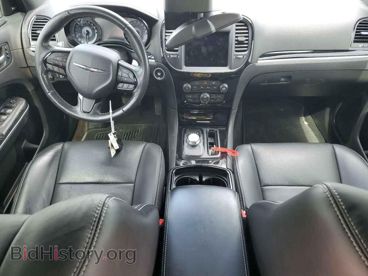 2019 CHRYSLER 300 - VIN: 2C3CCABG9KH731078 - Фото 8
