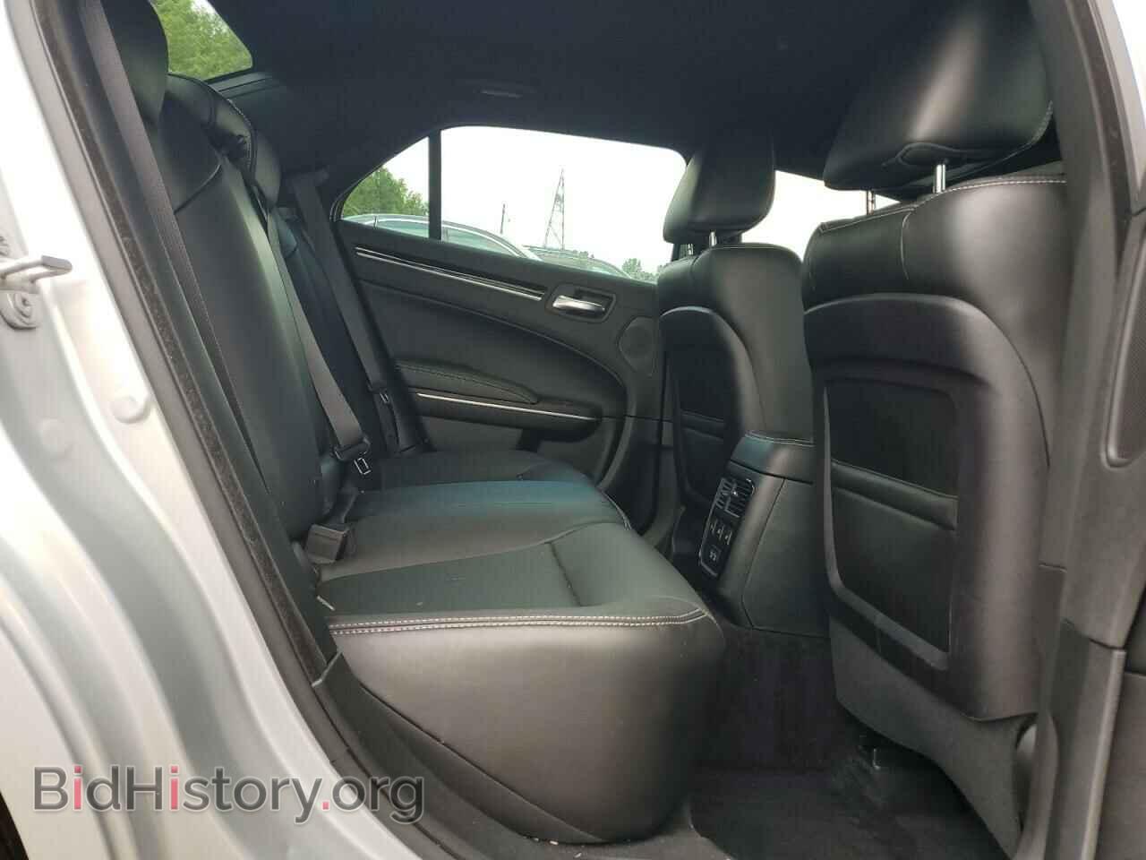 2019 CHRYSLER 300 - VIN: 2C3CCABG9KH731078 - Фото 10