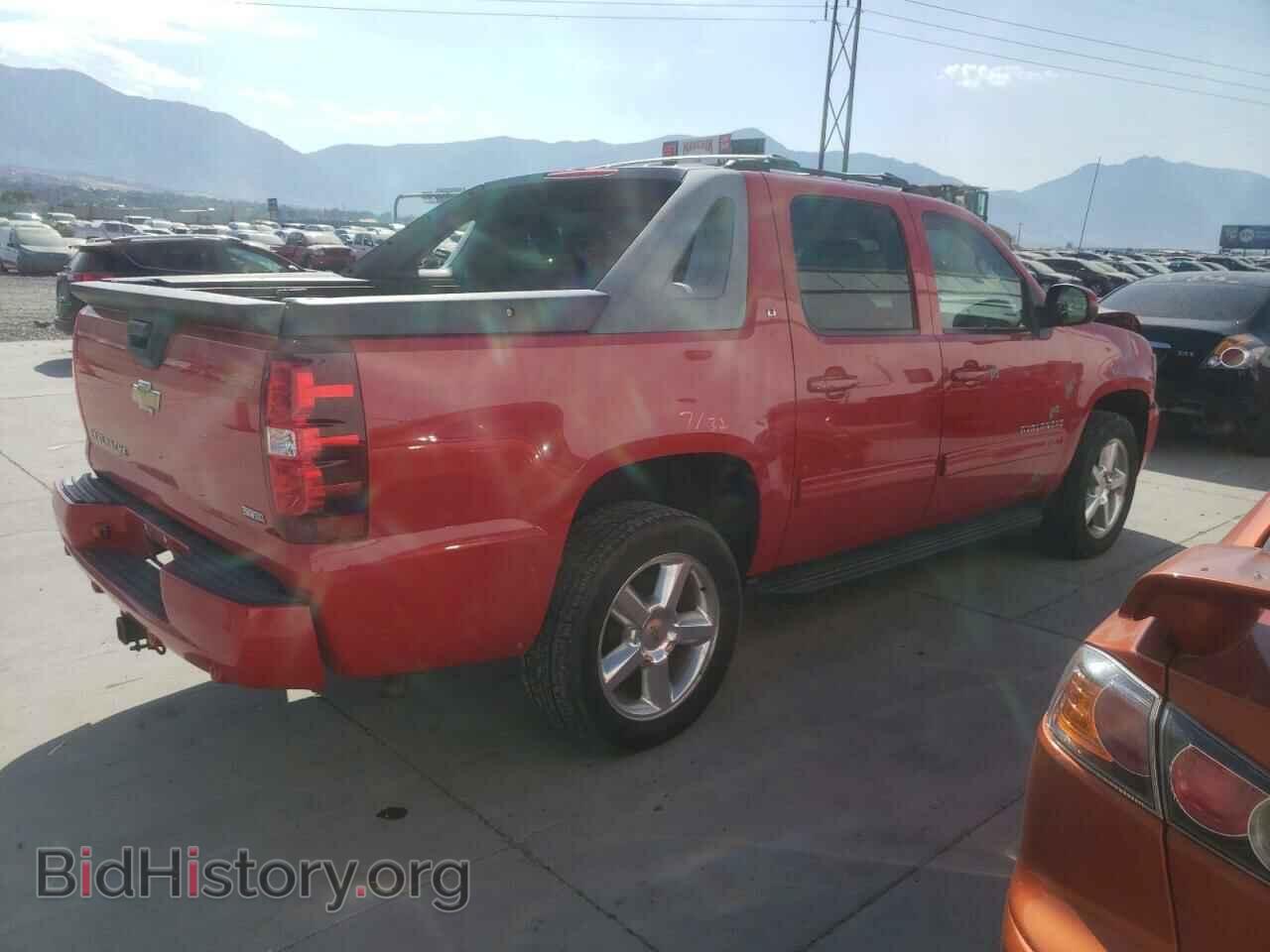 2011 CHEVROLET AVALANCHE - VIN: 3GNTKFE33BG233485 - Фото 3