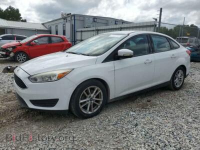 2015 Ford FOCUS SE, white — VIN 1FADP3F28FL376031, Copart