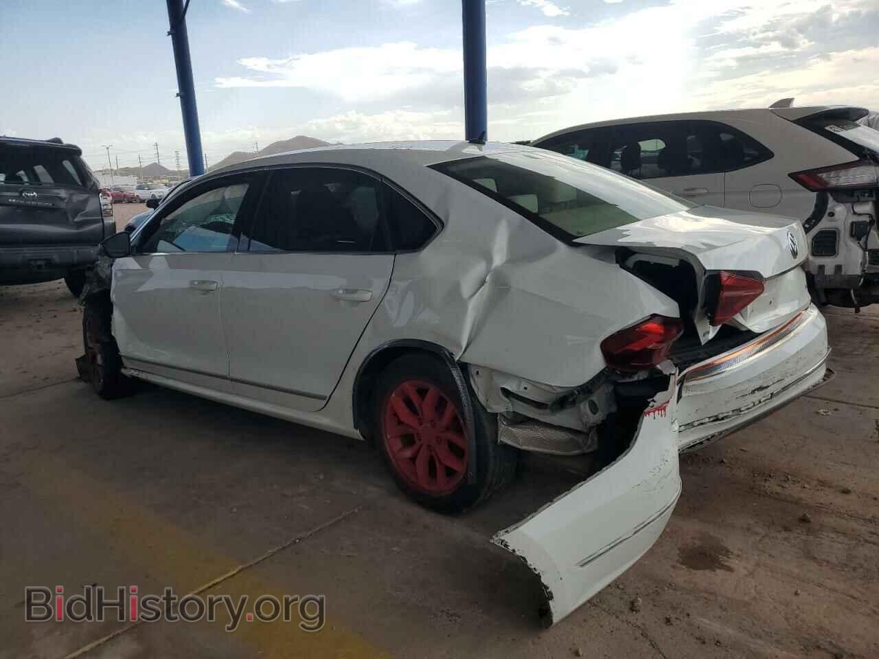 2017 VOLKSWAGEN PASSAT - VIN: 1VWAT7A33HC076378 - Фото 2
