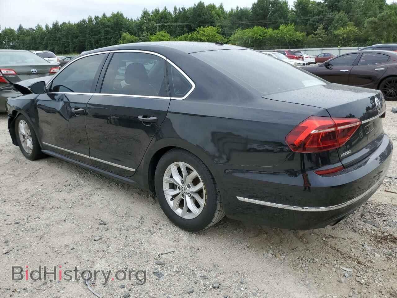 2017 VOLKSWAGEN PASSAT - VIN: 1VWAT7A32HC008895 - Фото 2