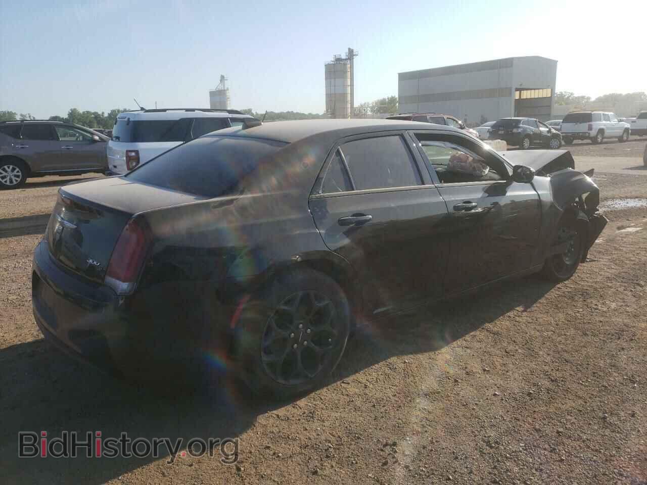 2019 CHRYSLER 300 - VIN: 2C3CCAGG0KH569740 - Фото 3