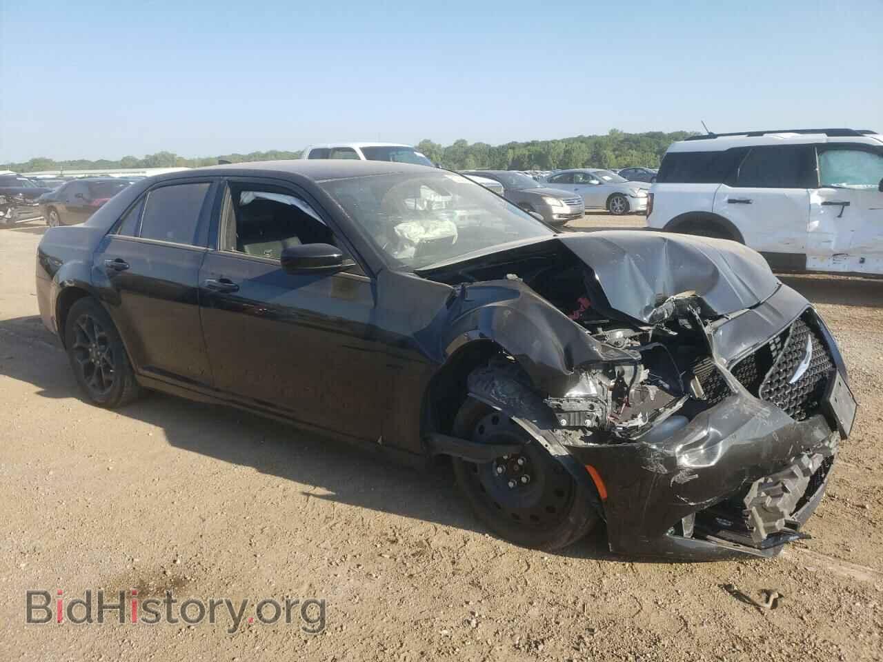 2019 CHRYSLER 300 - VIN: 2C3CCAGG0KH569740 - Фото 4