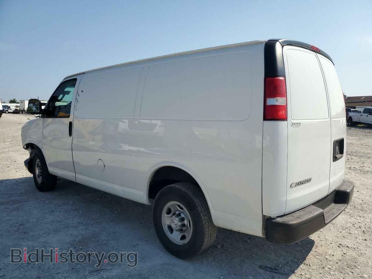 2018 CHEVROLET EXPRESS - VIN: 1GCWGAFP6J1234963 - Фото 2