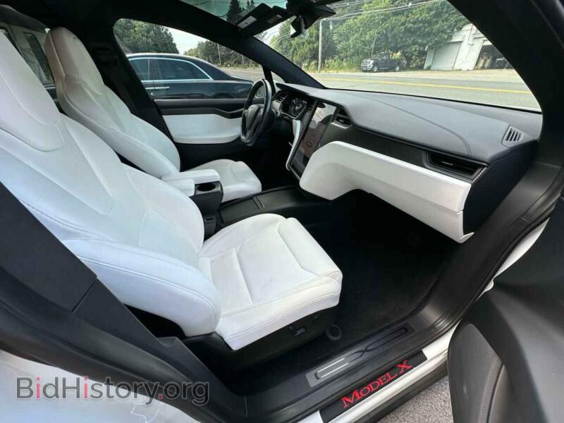 2018 Tesla MODEL X (VIN 5YJXCDE27JF136930) — photo 5 of 10