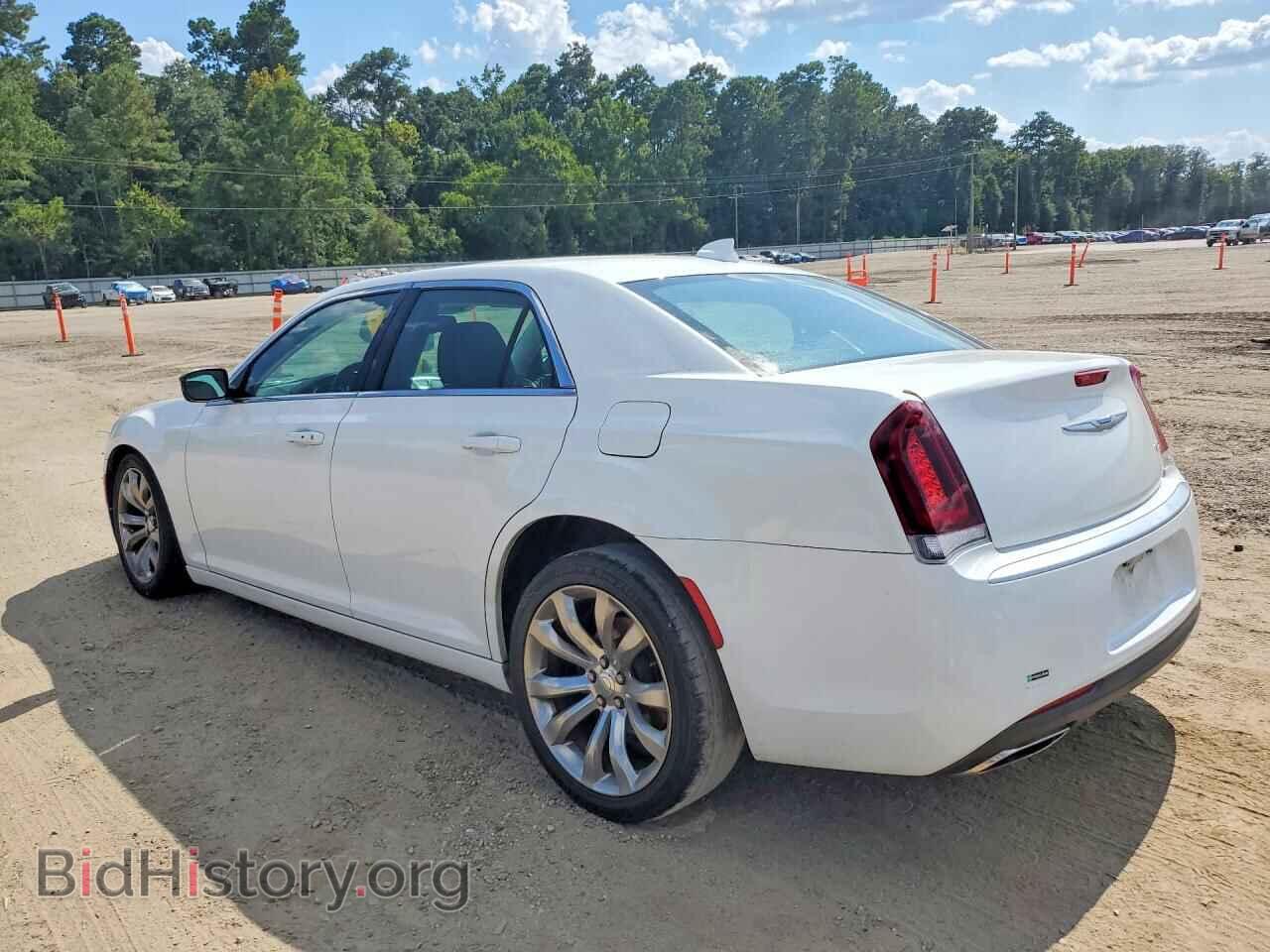 2019 CHRYSLER 300 - VIN: 2C3CCAAG8KH626064 - Фото 2
