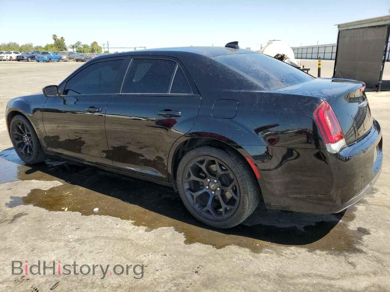 2019 CHRYSLER 300 - VIN: 2C3CCABG7KH585442 - Фото 2
