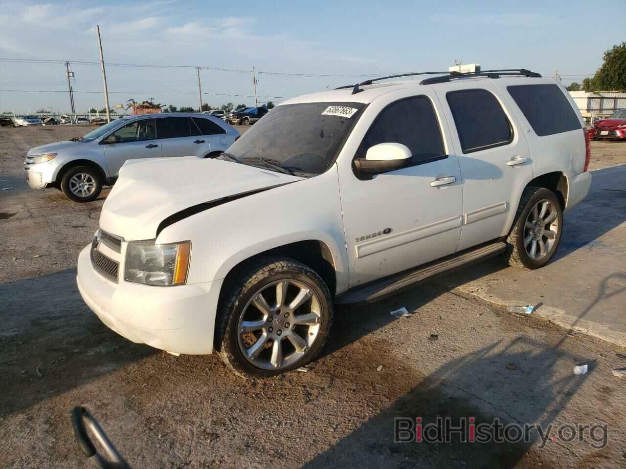 Photo 1GNSCBE02CR131099 - CHEVROLET TAHOE 2012