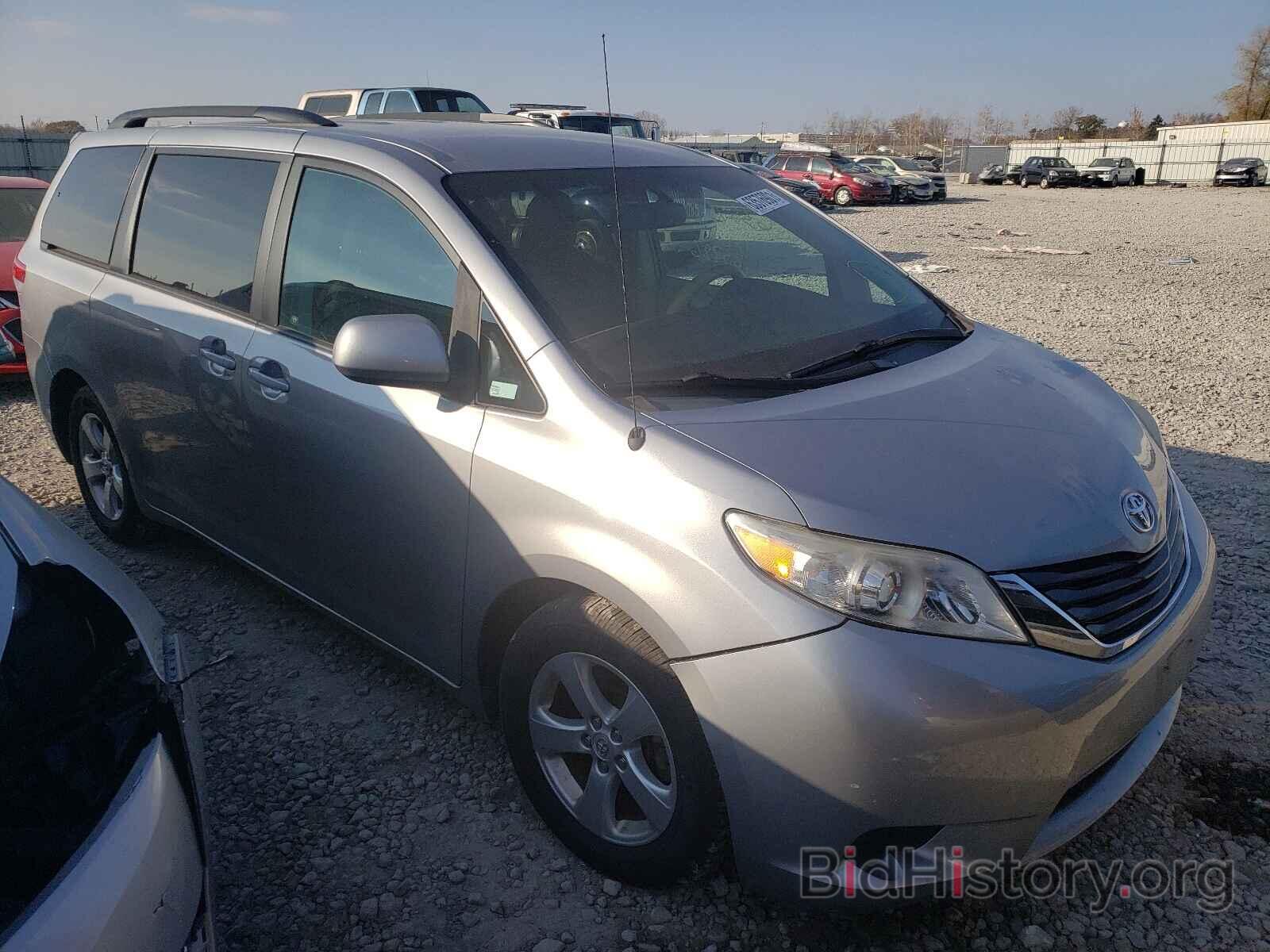 Photo 5TDKK3DC7BS127241 - TOYOTA SIENNA 2011