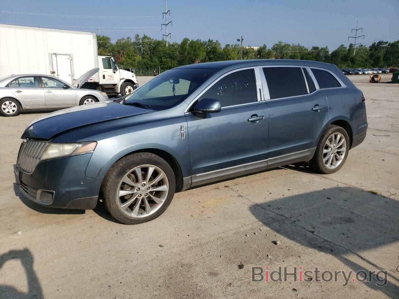 Photo 2LMHJ5AT0ABJ20872 - LINCOLN MKT 2010