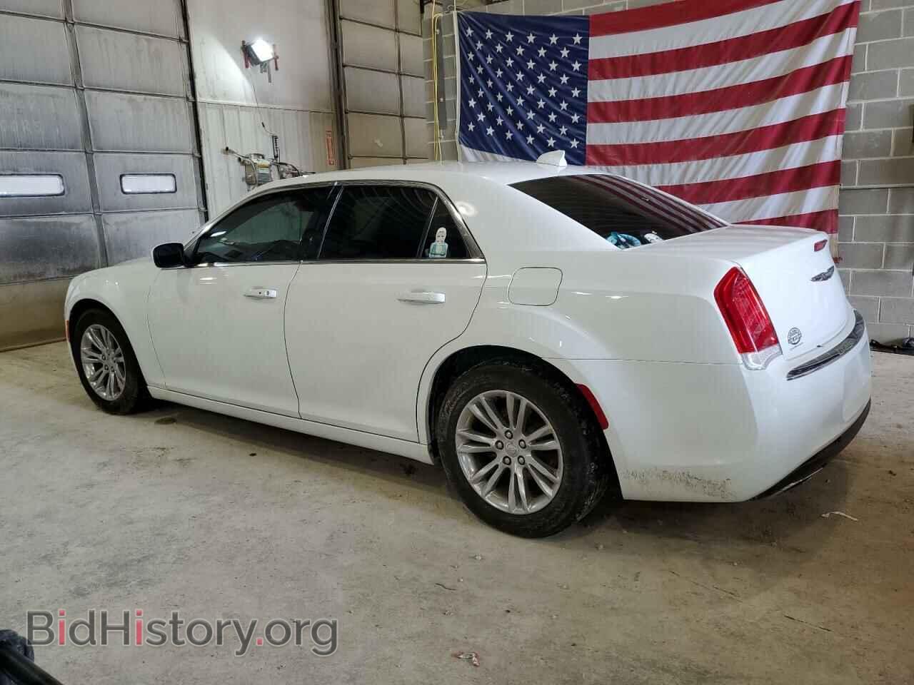 2017 CHRYSLER 300 - VIN: 2C3CCAAG6HH631983 - Фото 2