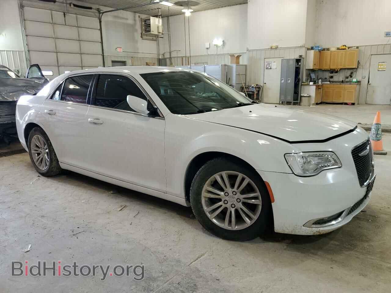 2017 CHRYSLER 300 - VIN: 2C3CCAAG6HH631983 - Фото 4