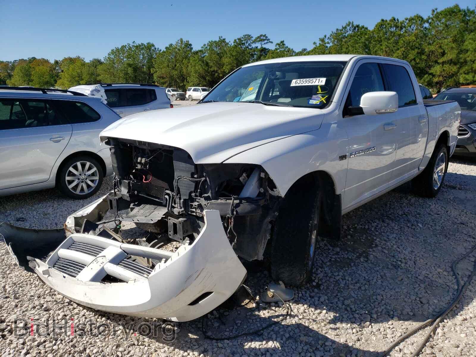 2011 DODGE RAM 1500 - VIN: 1D7RB1CT2BS615398 - Фото 2