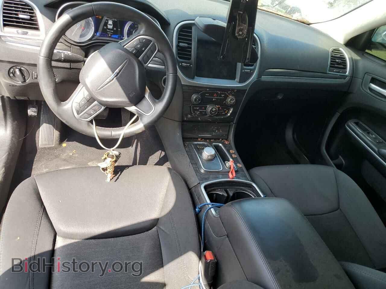 2019 CHRYSLER 300 - VIN: 2C3CCAAG9KH601318 - Фото 8