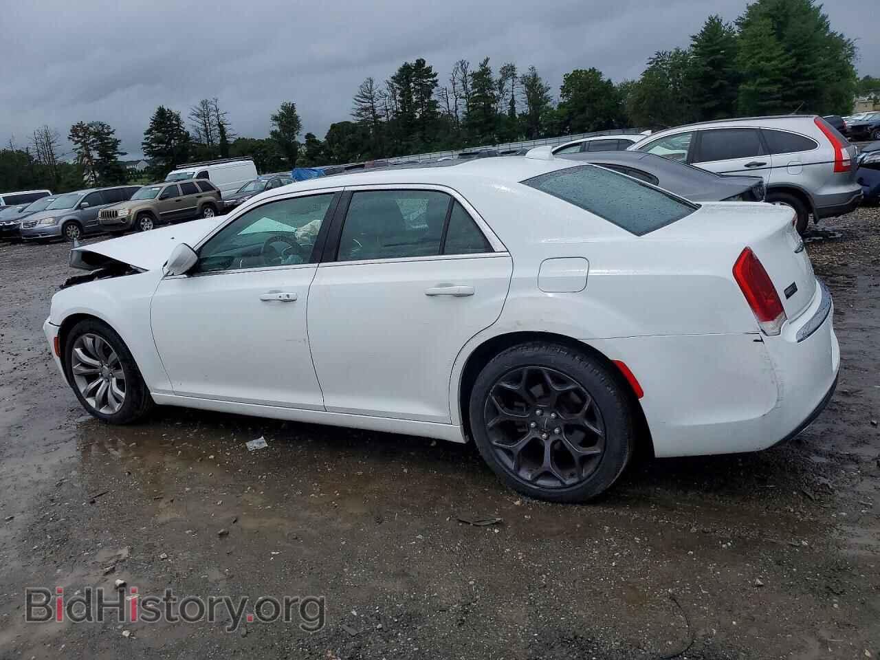 2017 CHRYSLER 300 - VIN: 2C3CCAAG4HH626880 - Фото 2