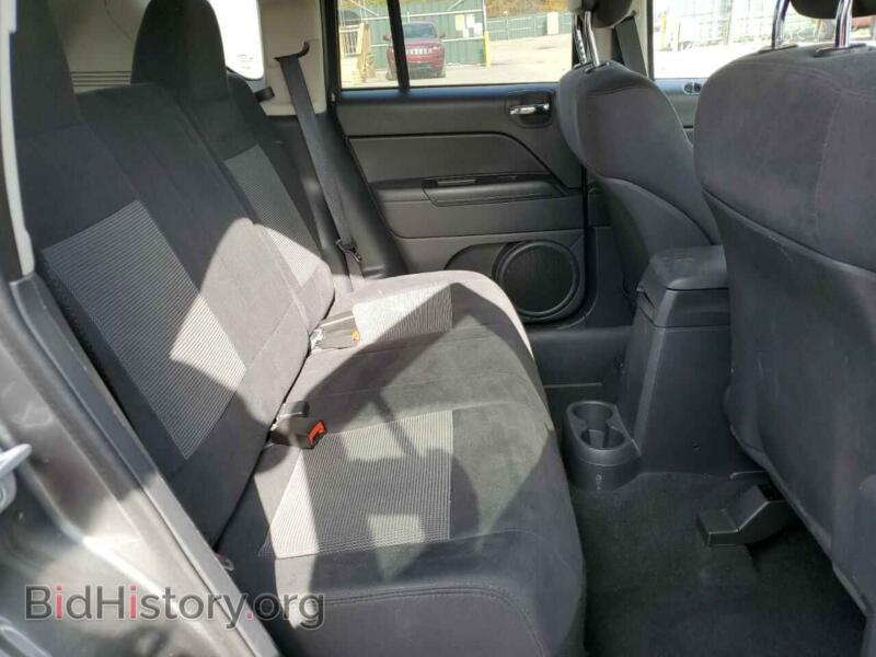 2011 Jeep COMPASS (VIN 1J4NF1FB8BD277018) — photo 6 of 10