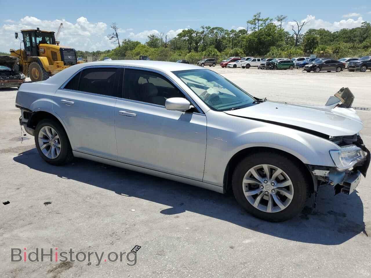 2019 CHRYSLER 300 - VIN: 2C3CCAAG9KH654682 - Фото 4
