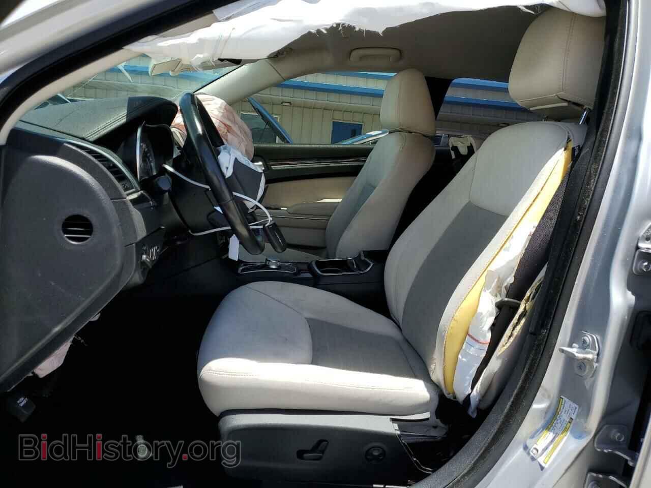 2019 CHRYSLER 300 - VIN: 2C3CCAAG9KH654682 - Фото 7