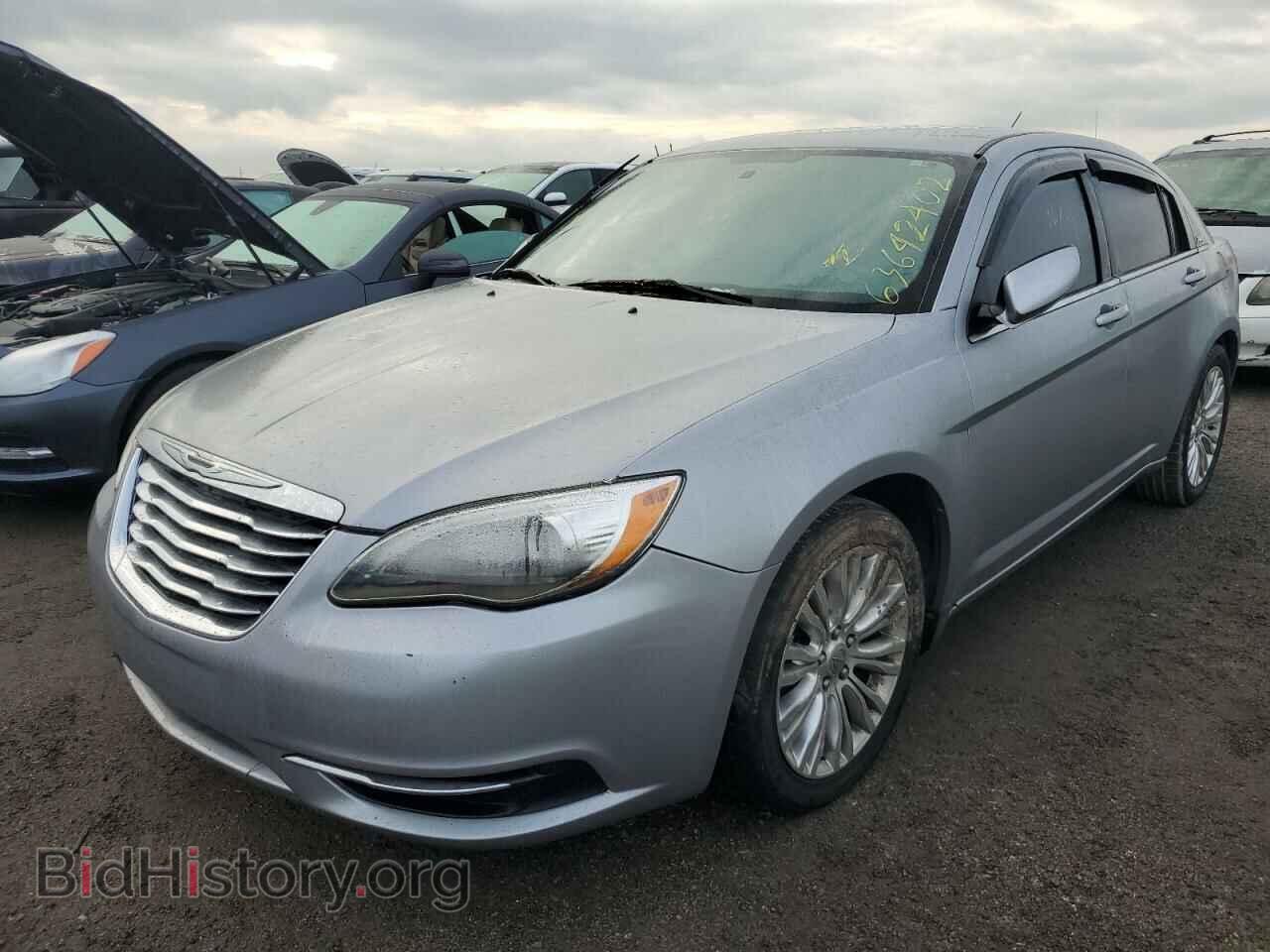 2013 CHRYSLER 200 - VIN: 1C3CCBAB8DN670764 - Фото 2