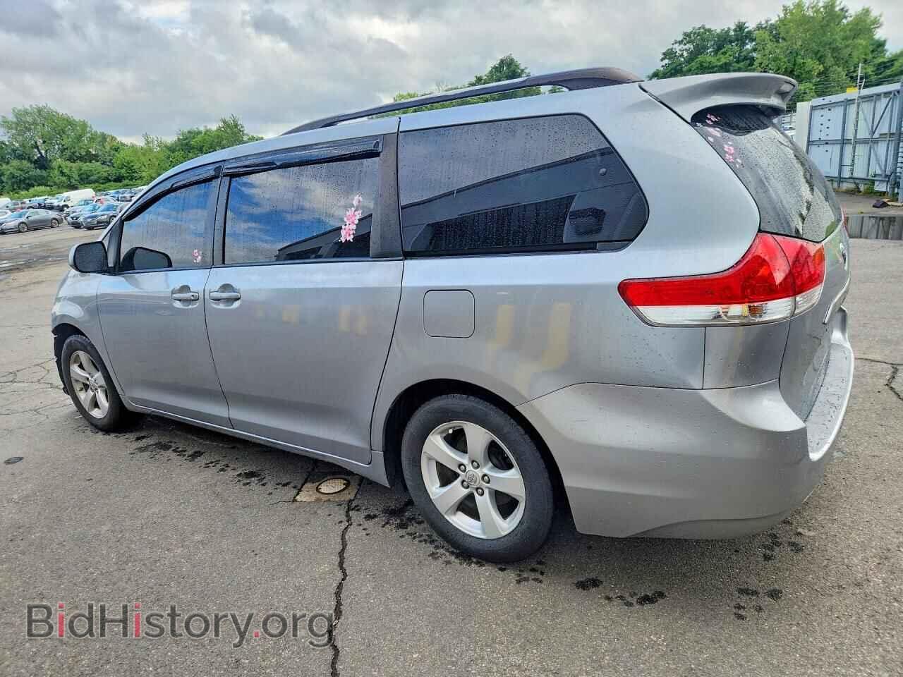 2011 TOYOTA SIENNA - VIN: 5TDKK3DC7BS065789 - Фото 2