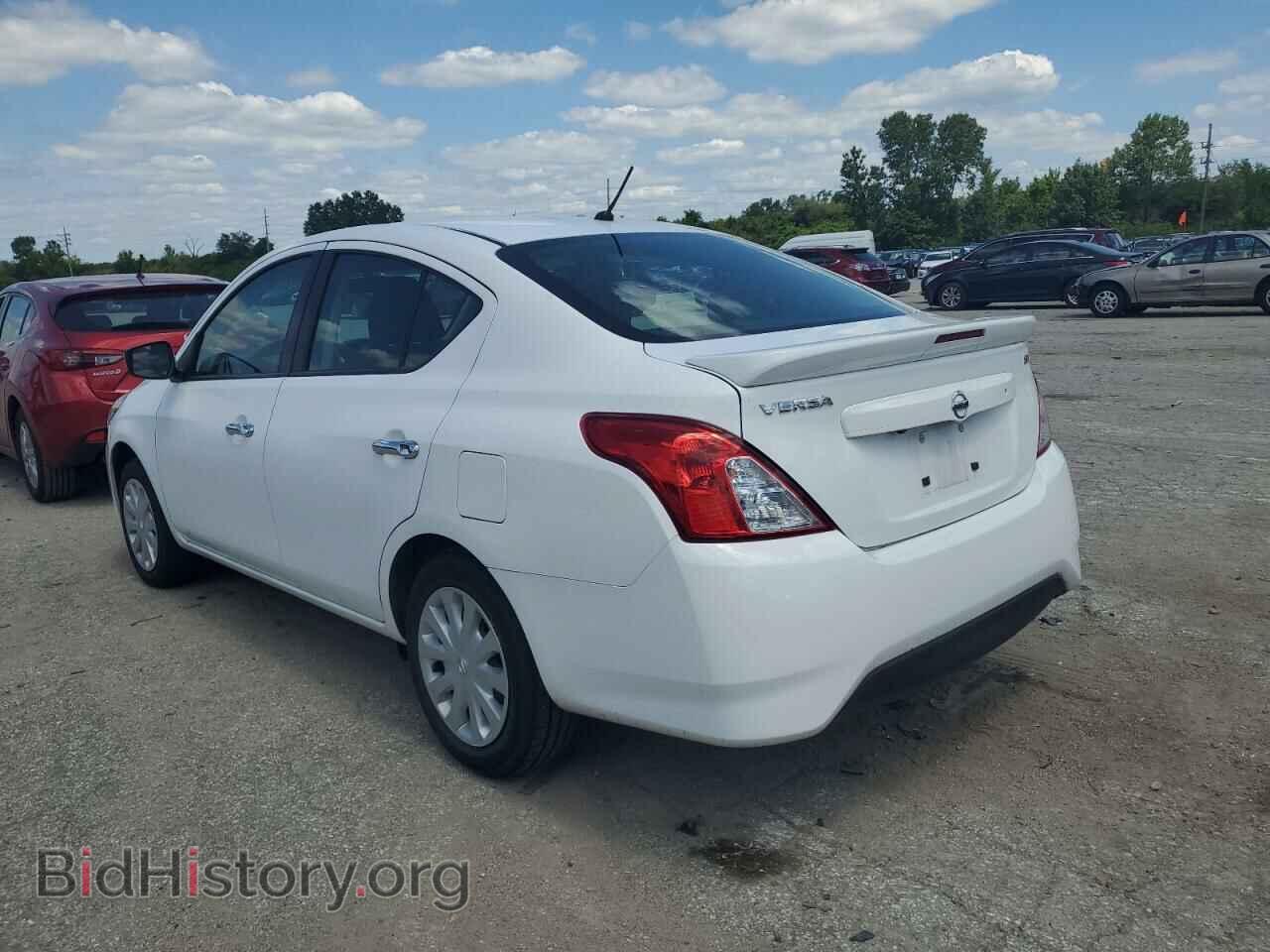 2018 NISSAN VERSA - VIN: 3N1CN7AP1JL879972 - Фото 2