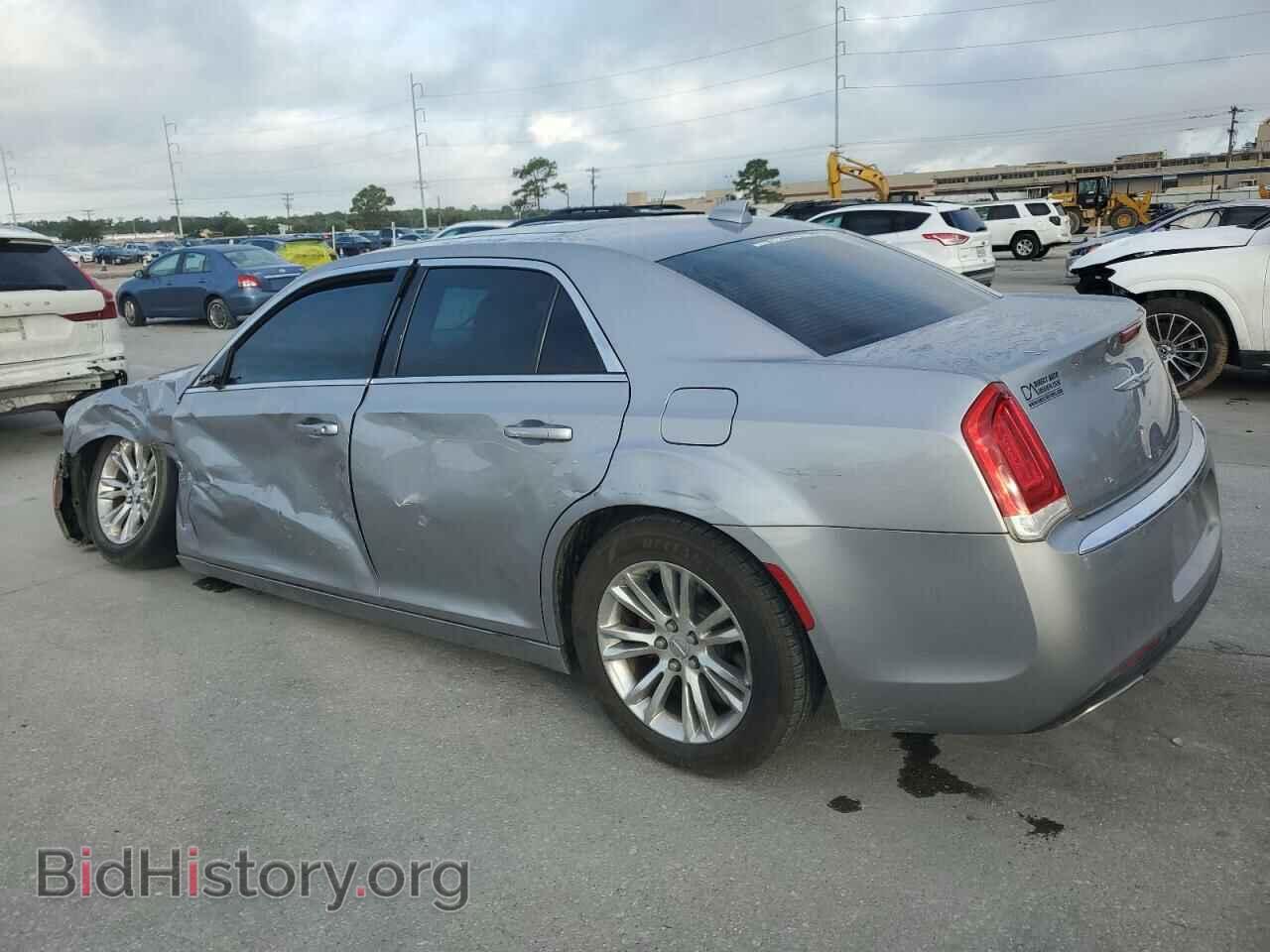 2018 CHRYSLER 300 - VIN: 2C3CCAAG7JH208979 - Фото 2