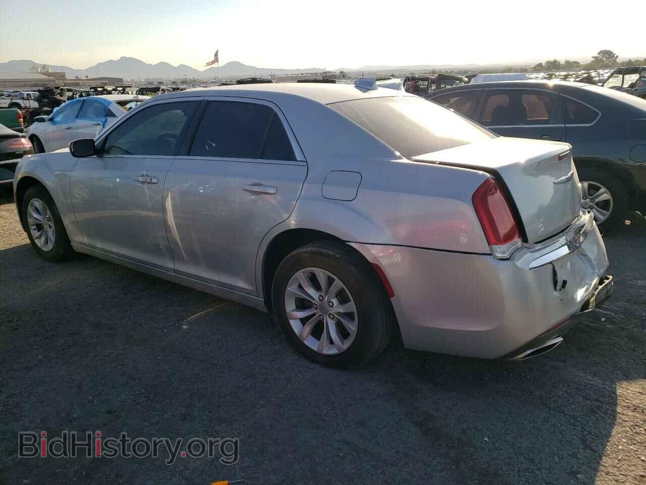 2019 CHRYSLER 300 - VIN: 2C3CCAAG7KH704463 - Фото 2