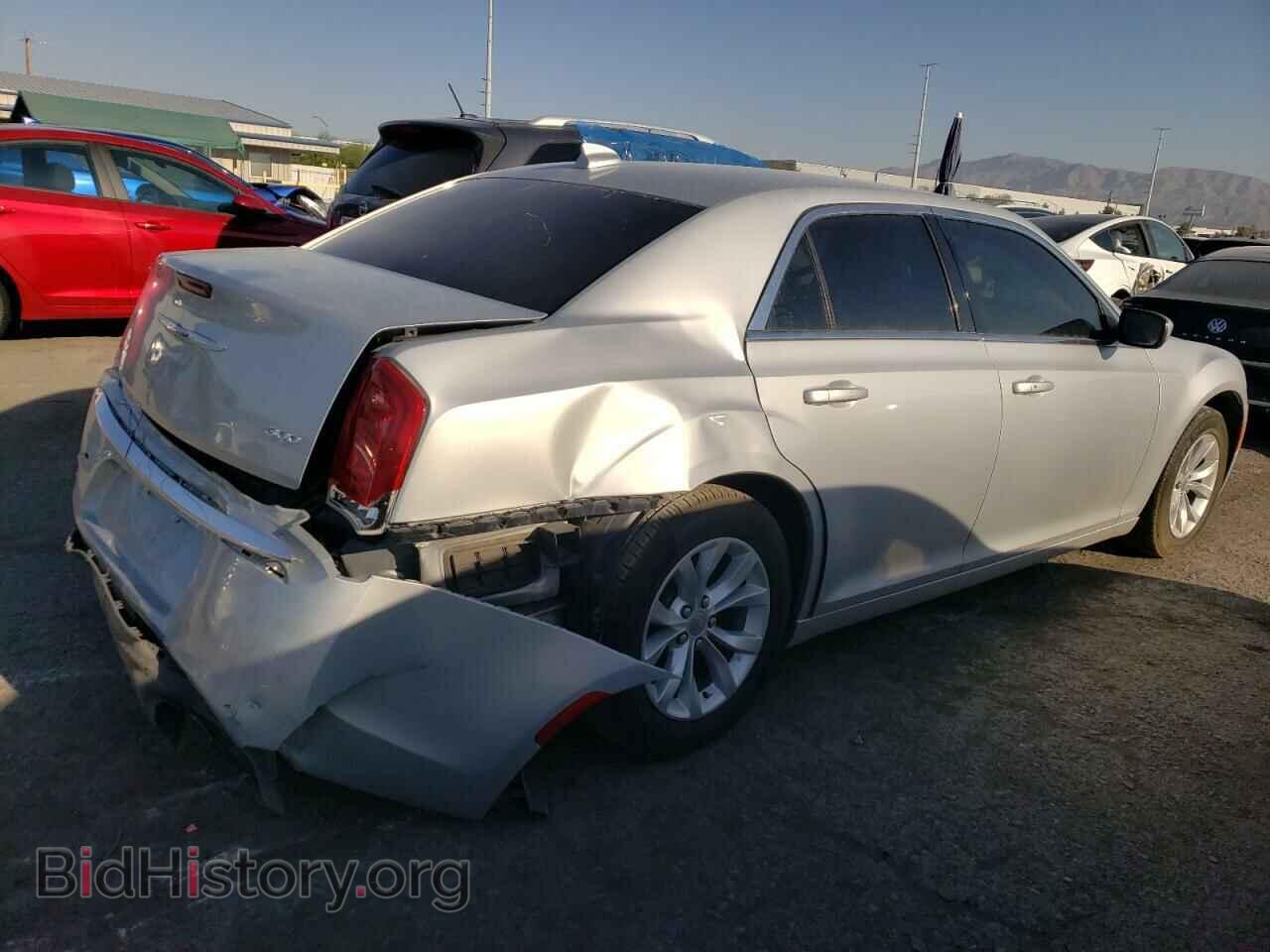 2019 CHRYSLER 300 - VIN: 2C3CCAAG7KH704463 - Фото 3