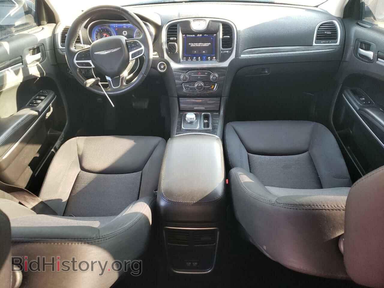 2019 CHRYSLER 300 - VIN: 2C3CCAAG7KH704463 - Фото 8