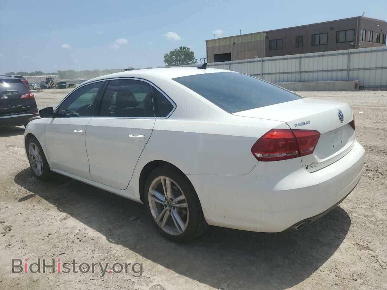 2015 VOLKSWAGEN PASSAT - VIN: 1VWBV7A33FC011199 - Фото 2