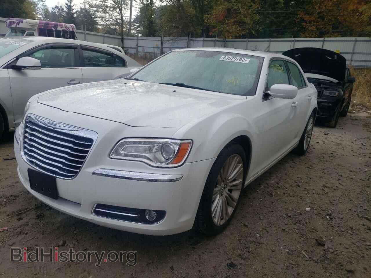 2013 CHRYSLER 300 - VIN: 2C3CCAAG3DH508409 - Фото 2