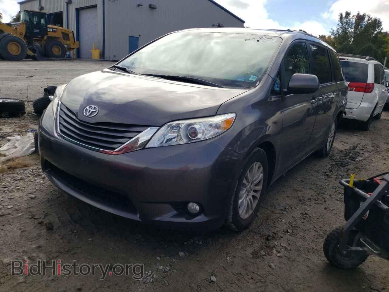2013 TOYOTA SIENNA - VIN: 5TDYK3DC8DS310645 - Фото 2