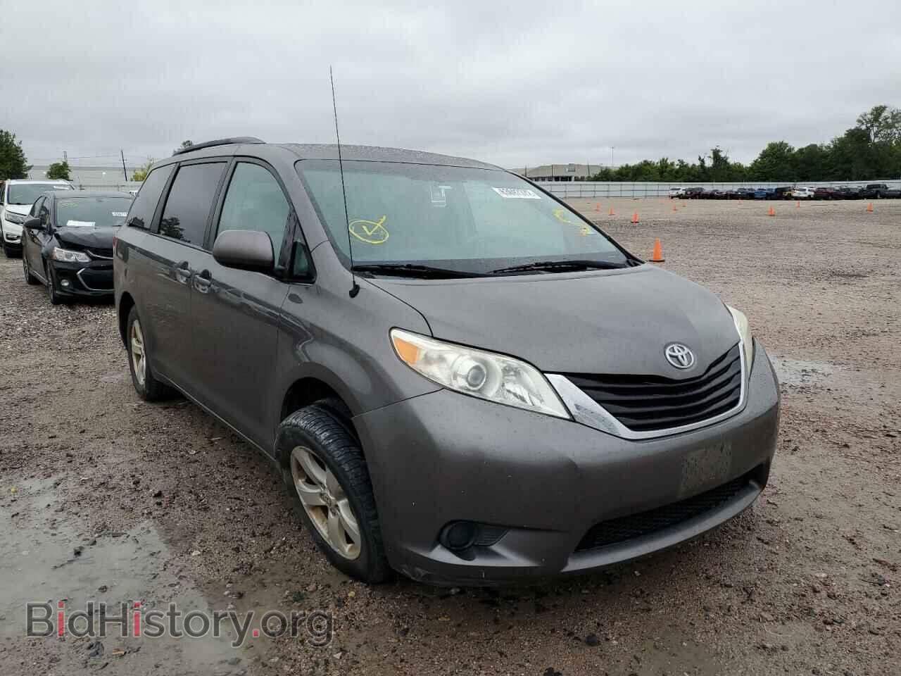 Photo 5TDKK3DC7DS367019 - TOYOTA SIENNA 2013