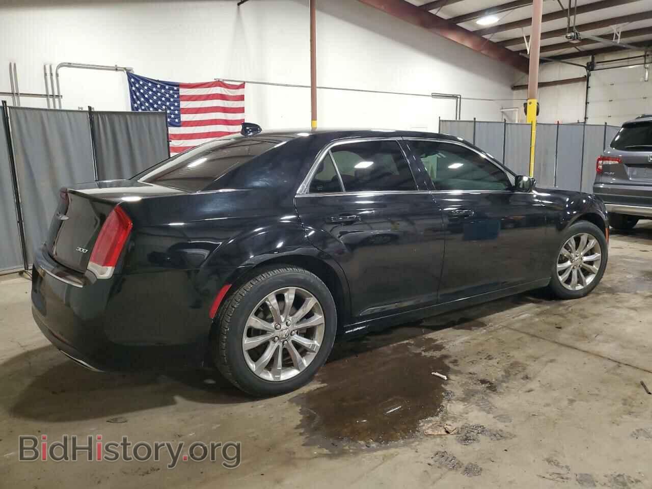 2018 CHRYSLER 300 - VIN: 2C3CCARG1JH181864 - Фото 3