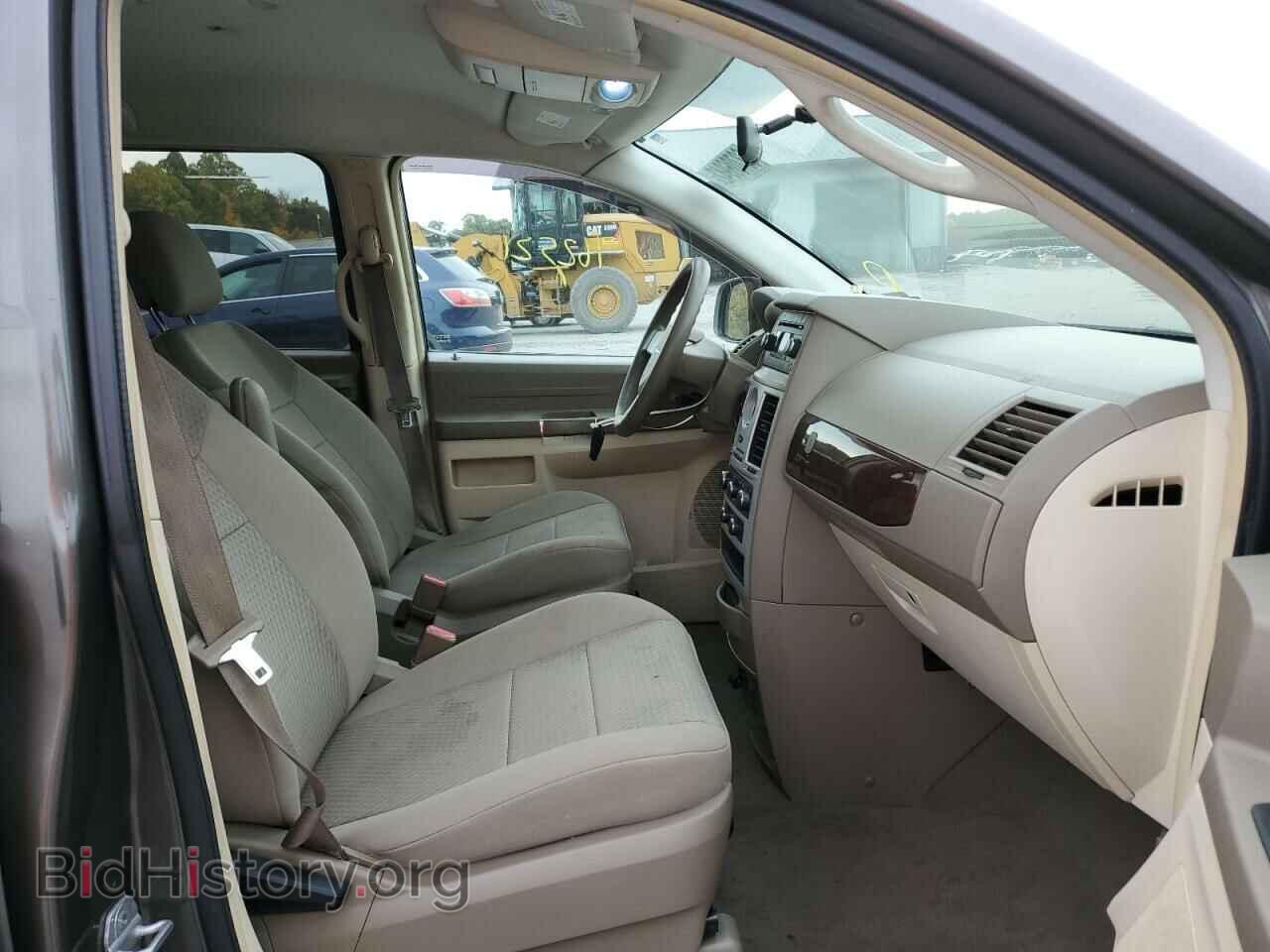 2010 CHRYSLER MINIVAN - VIN: 2A4RR2D10AR386223 - Фото 5