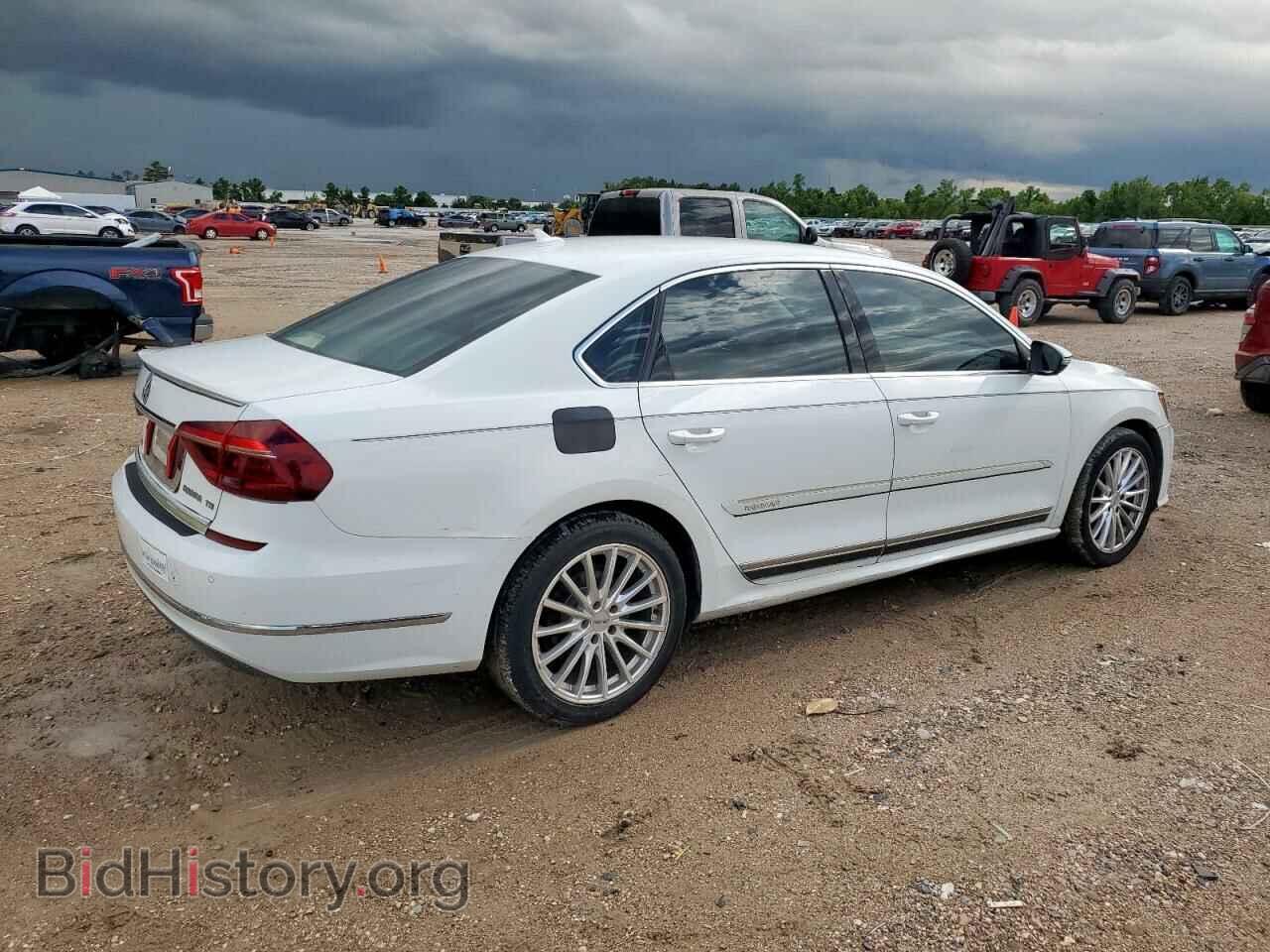 2017 VOLKSWAGEN PASSAT - VIN: 1VWGT7A31HC049061 - Фото 3