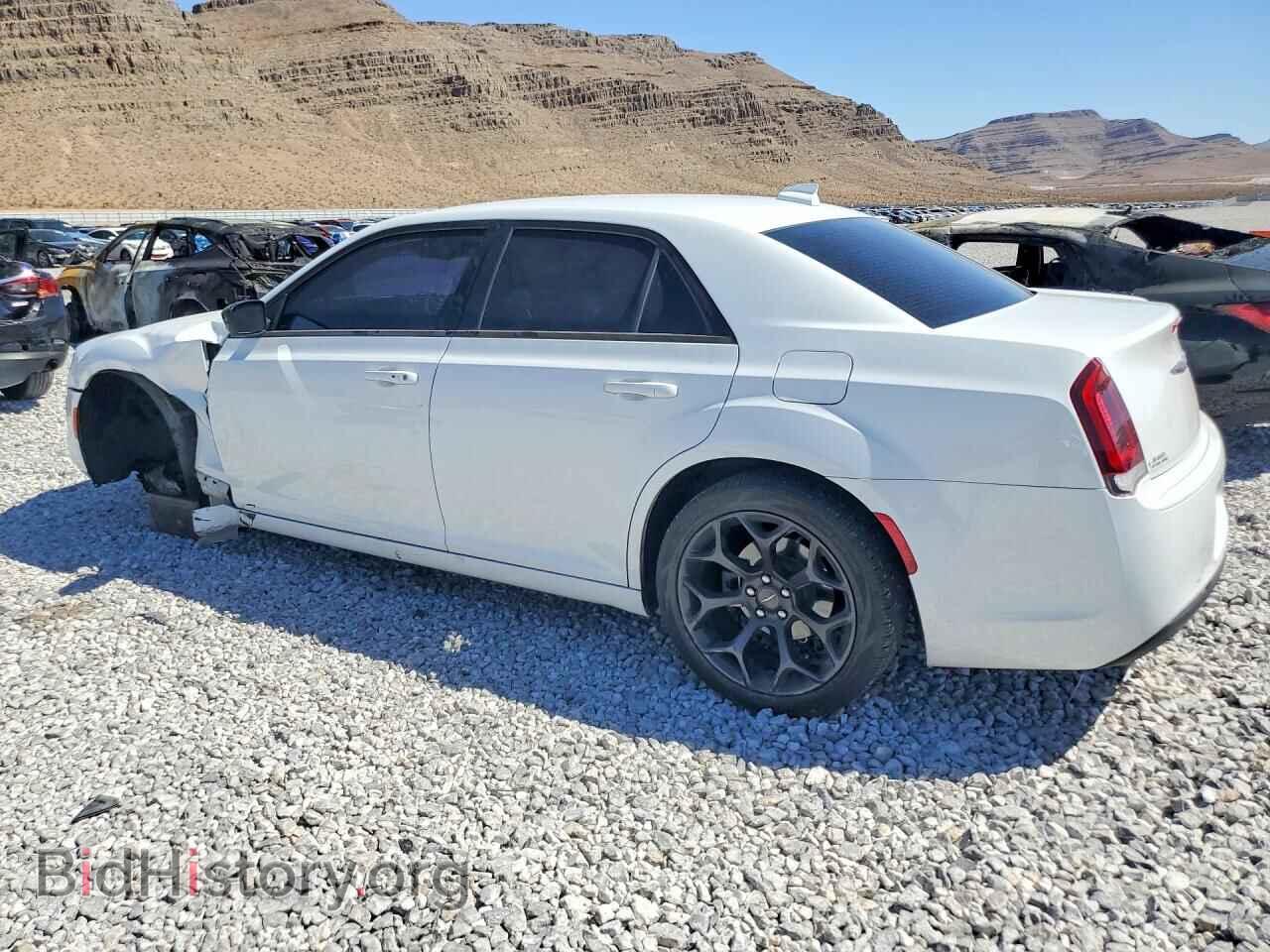2019 CHRYSLER 300 - VIN: 2C3CCAAG6KH590777 - Фото 2