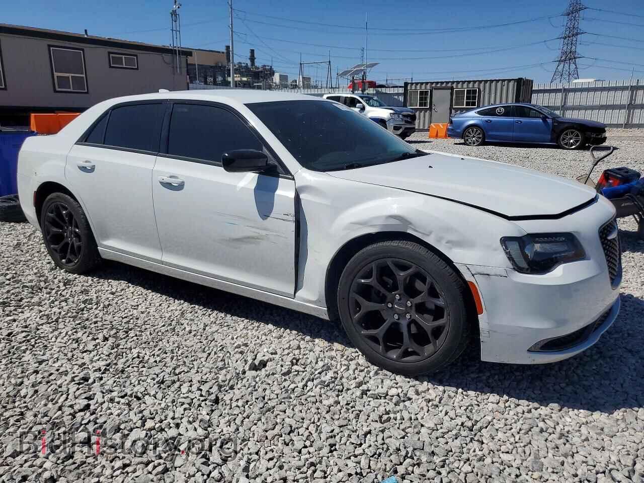 2019 CHRYSLER 300 - VIN: 2C3CCAAG6KH590777 - Фото 4