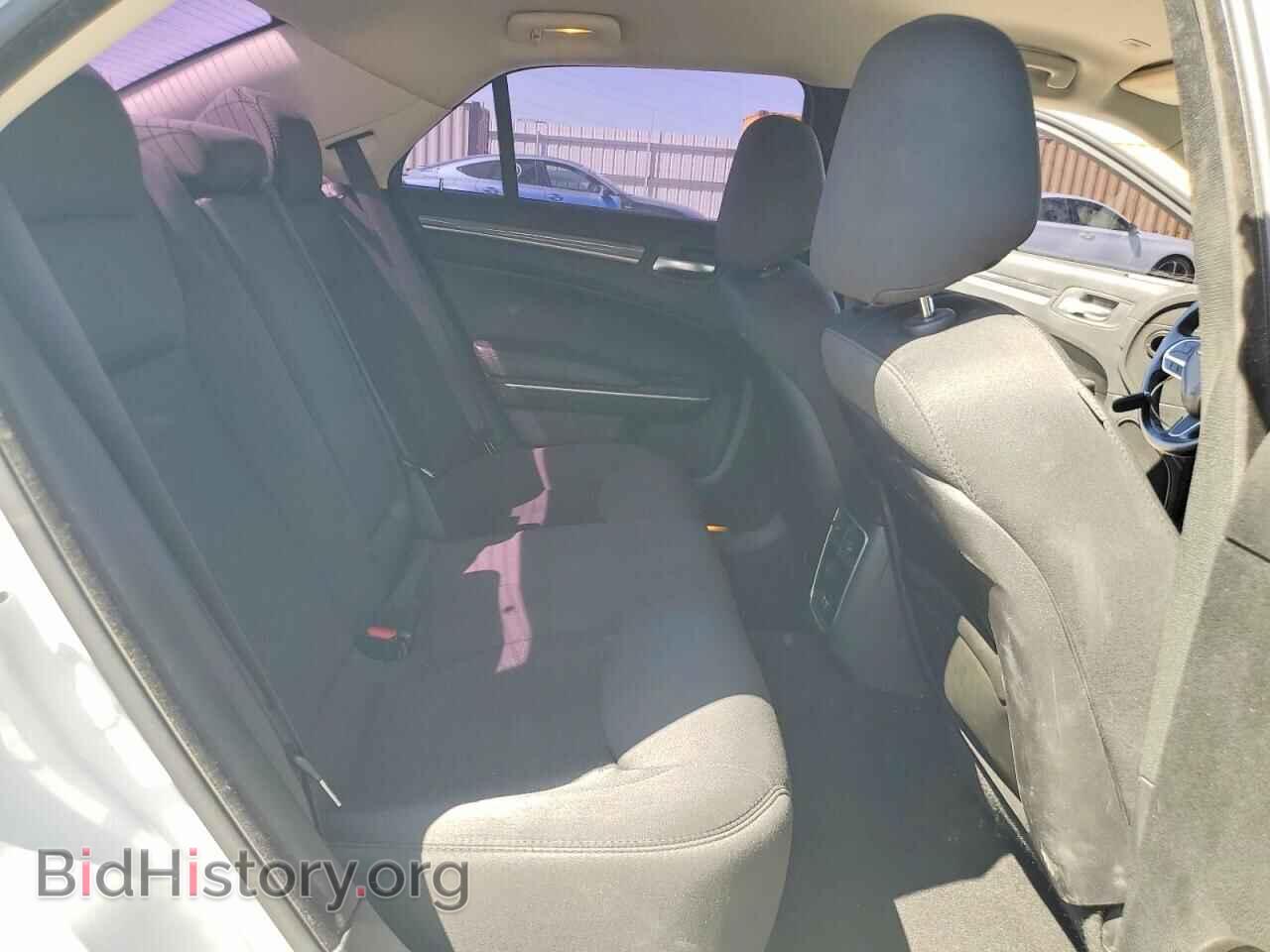 2019 CHRYSLER 300 - VIN: 2C3CCAAG6KH590777 - Фото 10