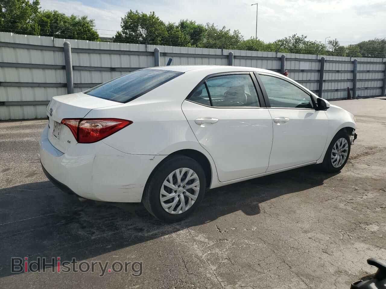 2018 TOYOTA COROLLA - VIN: 5YFBURHE0JP752600 - Фото 3