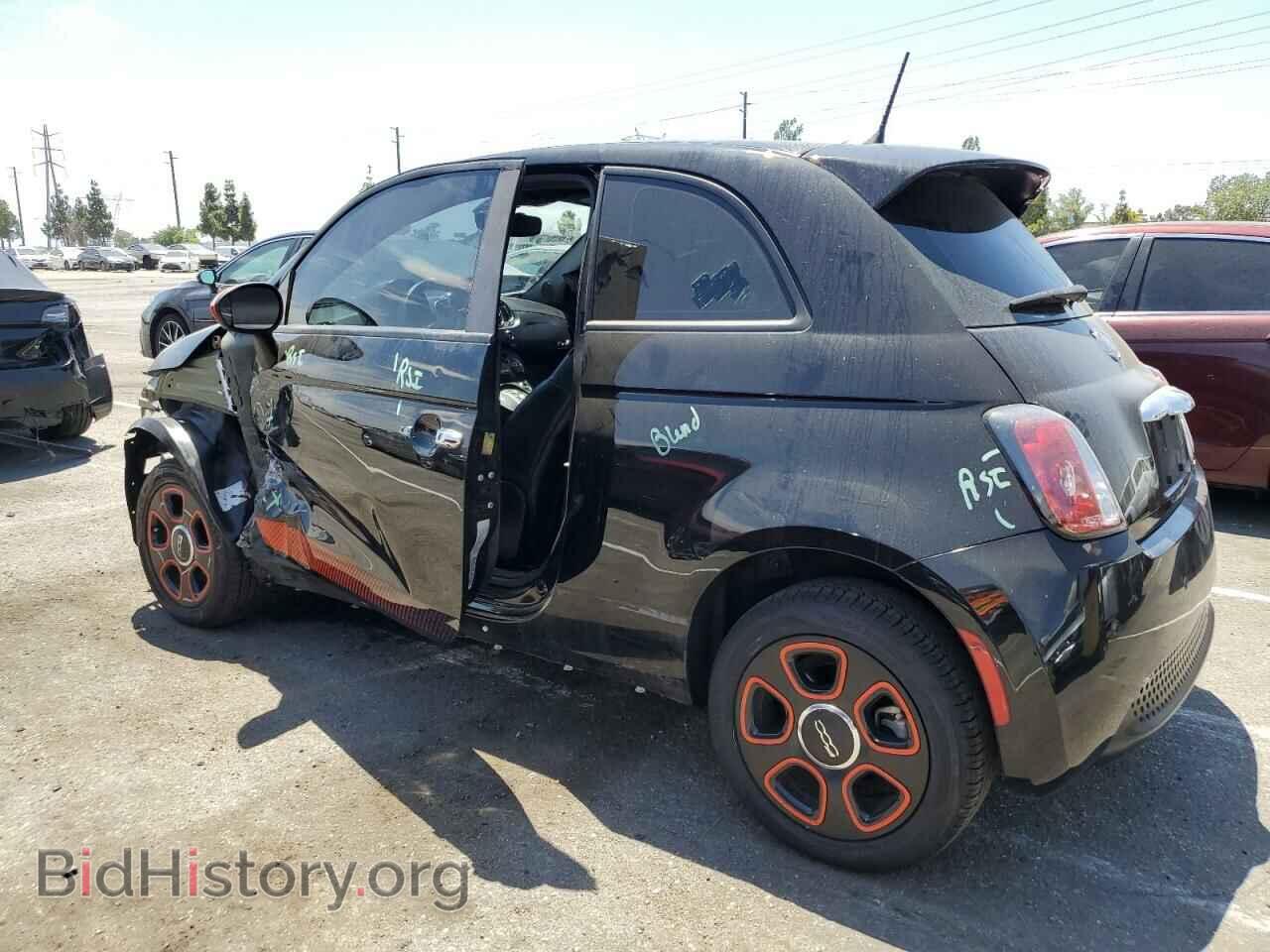 2017 FIAT 500 - VIN: 3C3CFFGEXHT557761 - Photo 2