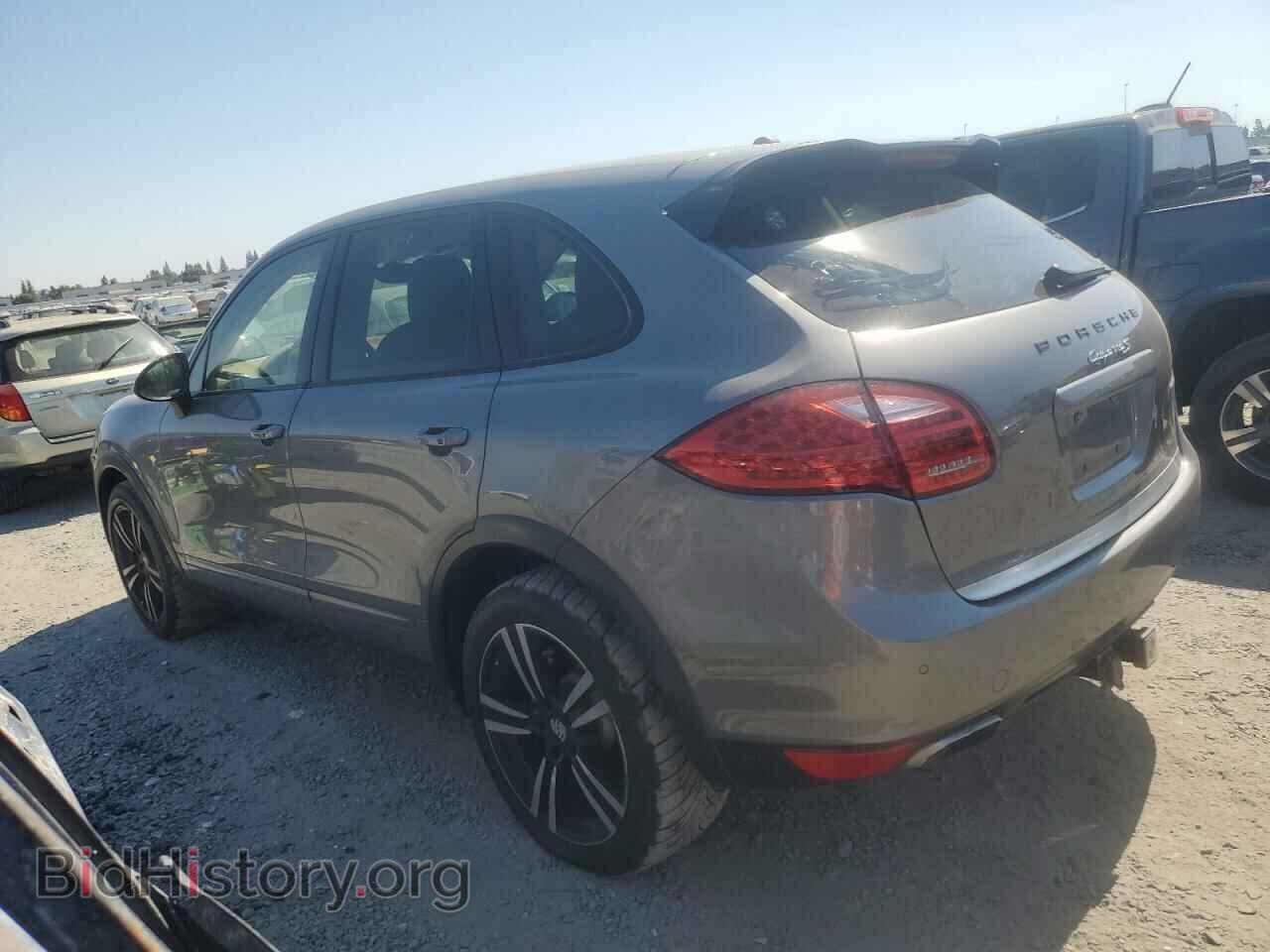 2011 PORSCHE CAYENNE - VIN: WP1AB2A27BLA43261 - Photo 2