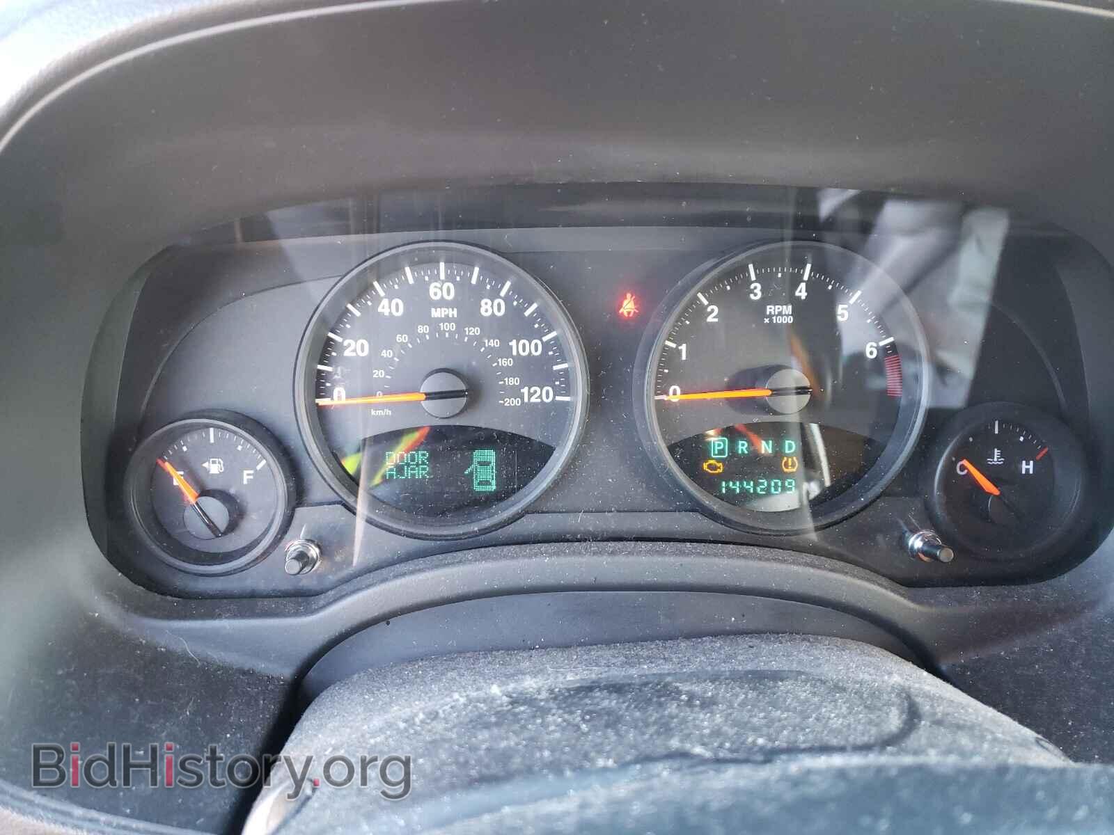 2010 JEEP COMPASS - VIN: 1J4NF1FB7AD646112 - Photo 8